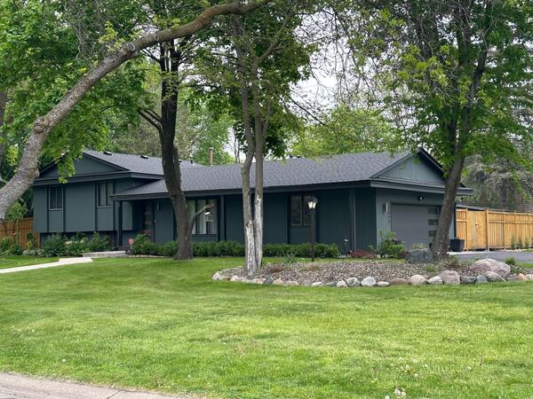 Full exterior ranch home painting in Minneapolis